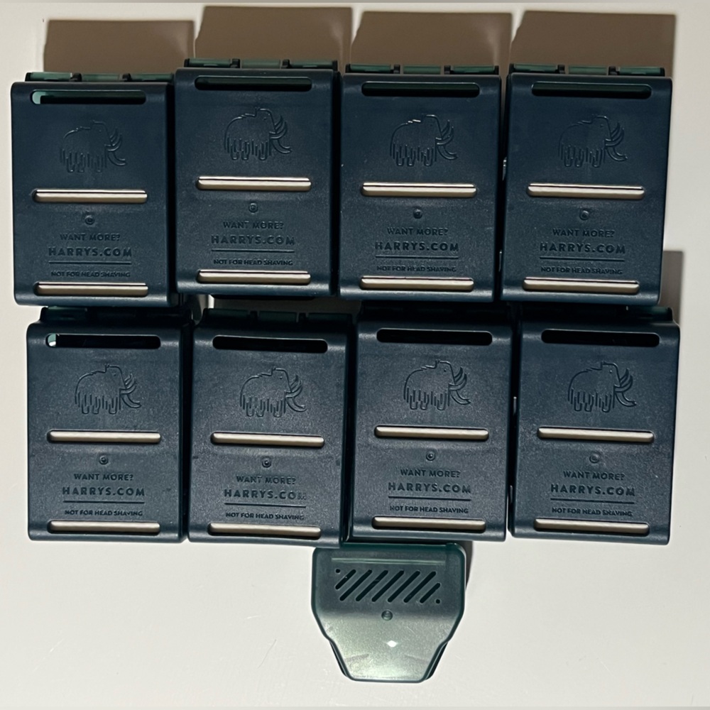 32 HARRY’S Razor Blades and FREE Razor Handle Cover New In Packaging